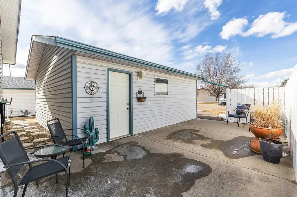 1600 Strachan Road SE Medicine Hat AB T1B4M3