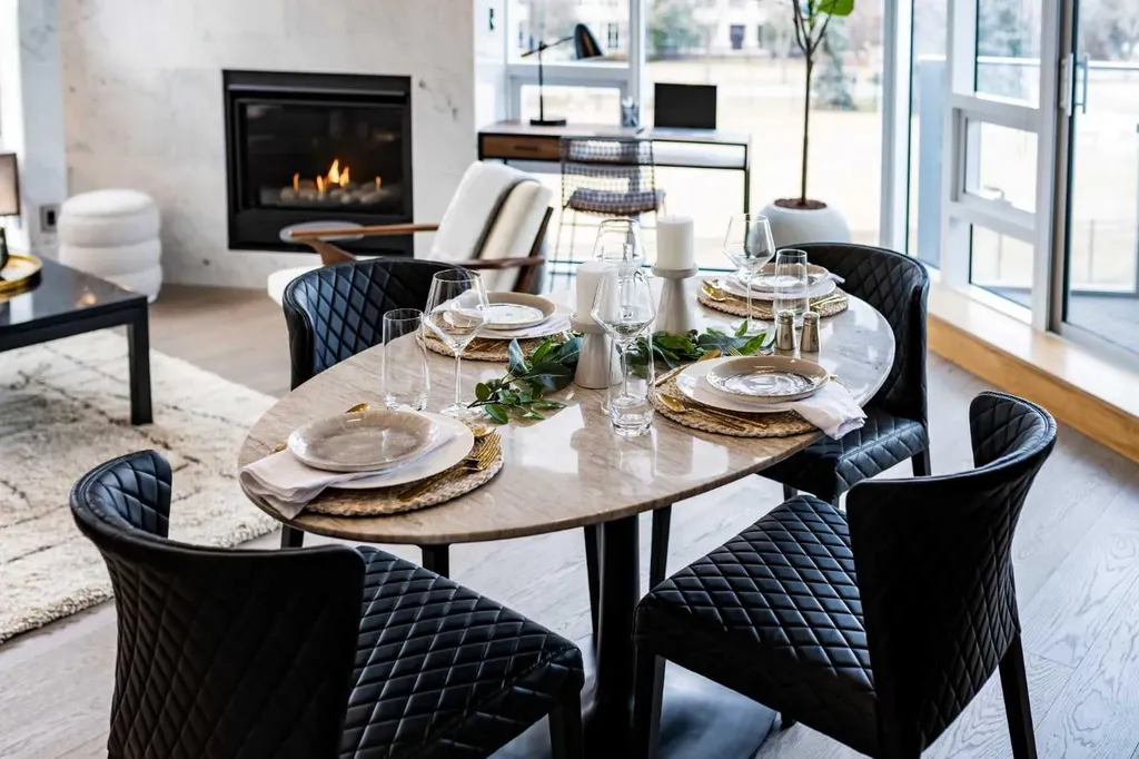 738 1 Avenue SW Calgary AB T2P 5G8
