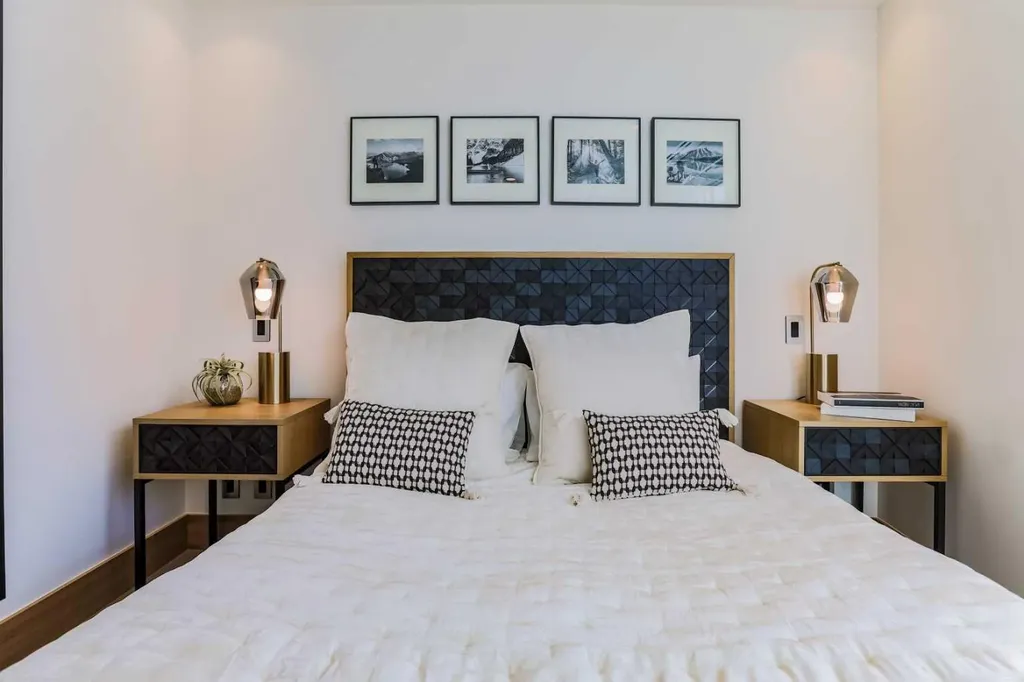 738 1 Avenue SW Calgary AB T2P 5G8
