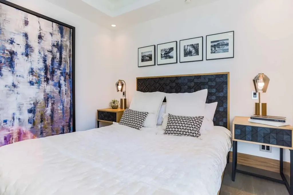 738 1 Avenue SW Calgary AB T2P 5G8