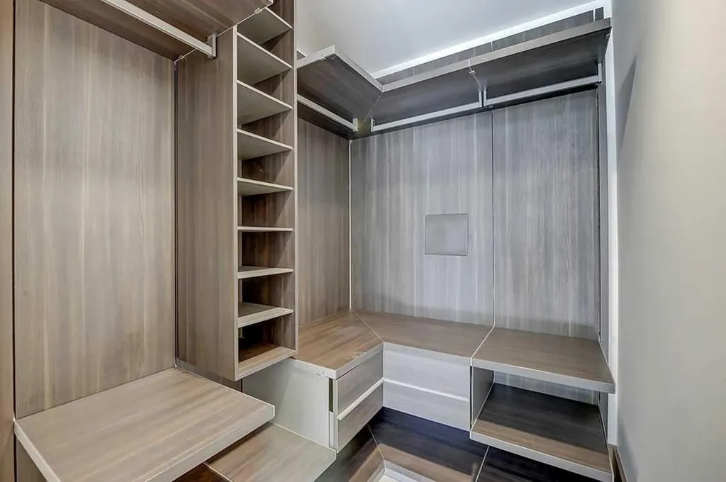 738 1 Avenue SW Calgary AB T2P 5G8