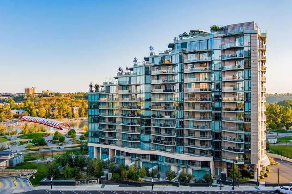 738 1 Avenue SW Calgary AB T2P 5G8