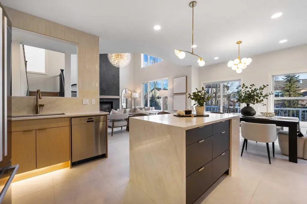 125 Discovery Place SW Calgary AB T3H 4N5