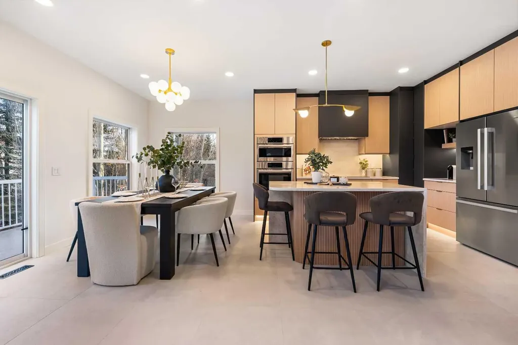 125 Discovery Place SW Calgary AB T3H 4N5