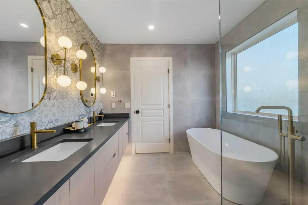 125 Discovery Place SW Calgary AB T3H 4N5