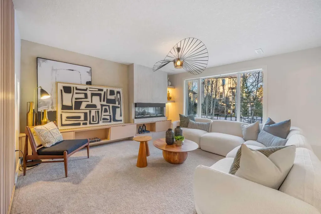 125 Discovery Place SW Calgary AB T3H 4N5