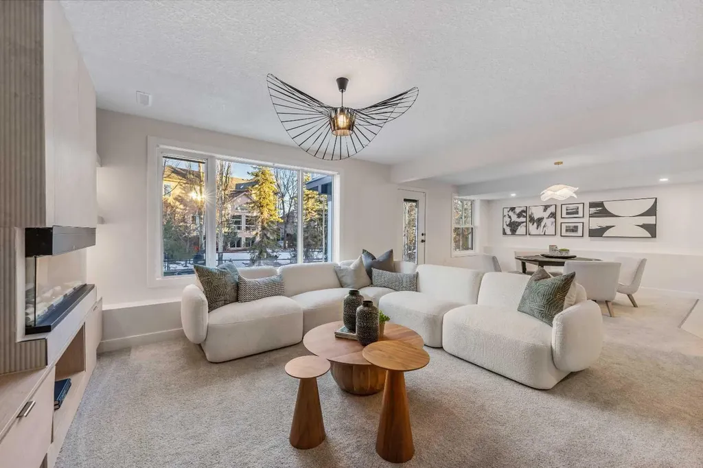 125 Discovery Place SW Calgary AB T3H 4N5