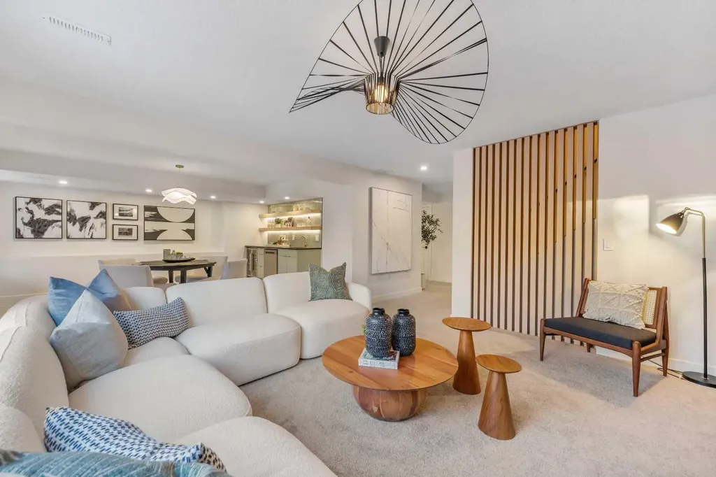125 Discovery Place SW Calgary AB T3H 4N5