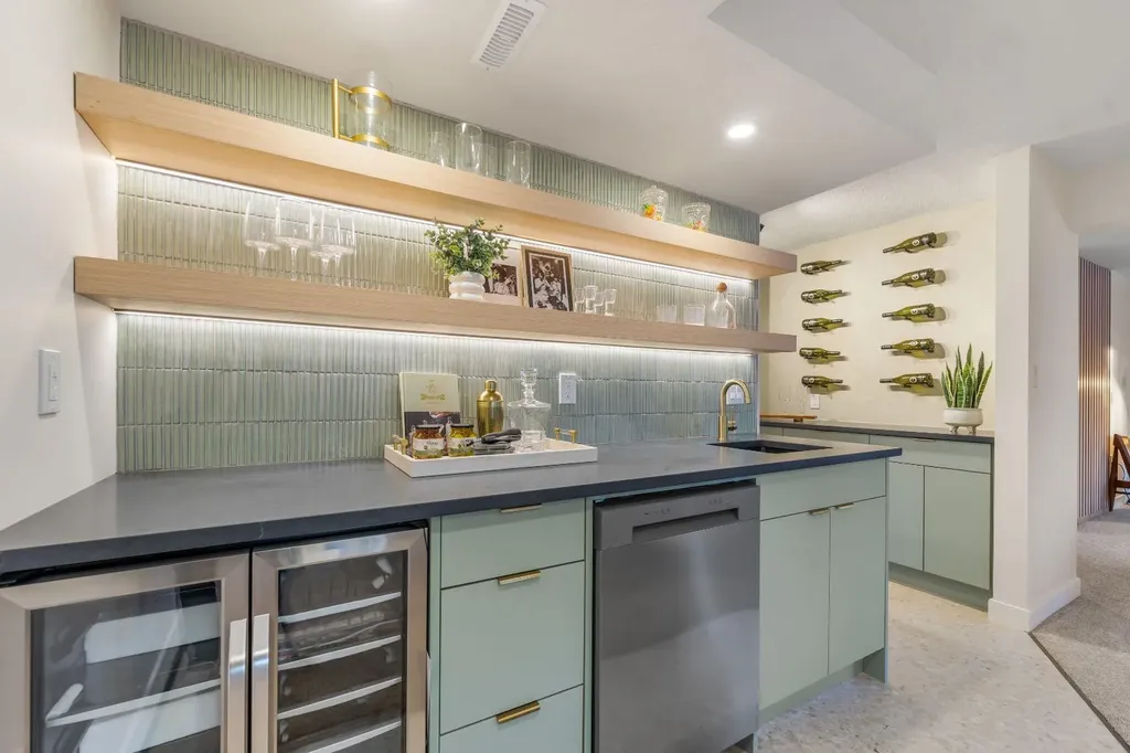 125 Discovery Place SW Calgary AB T3H 4N5