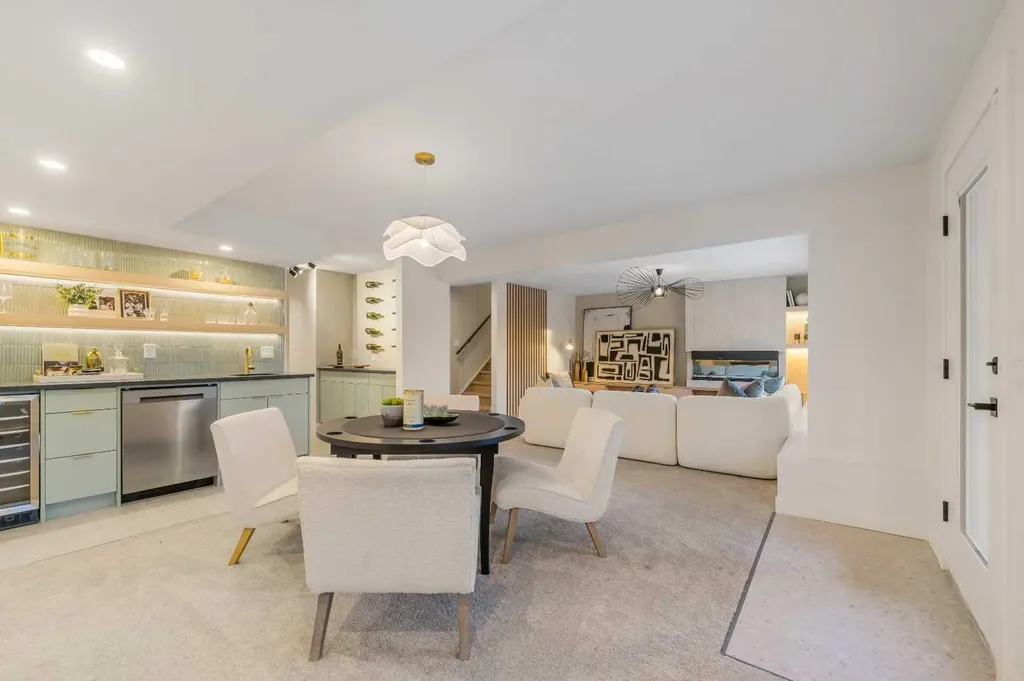 125 Discovery Place SW Calgary AB T3H 4N5