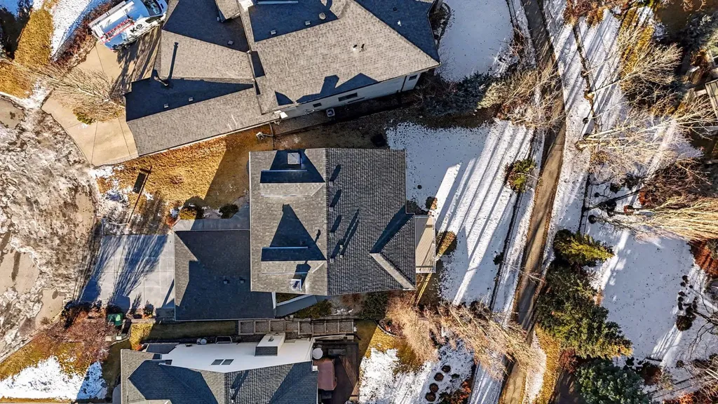 125 Discovery Place SW Calgary AB T3H 4N5