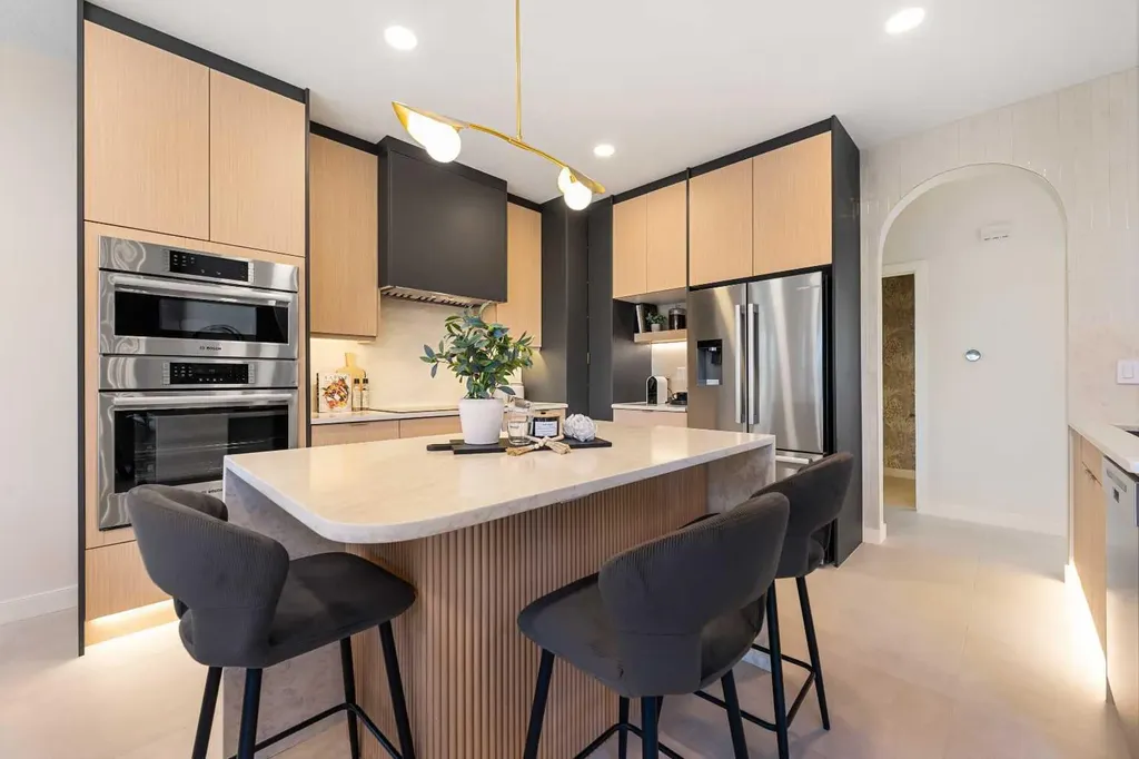 125 Discovery Place SW Calgary AB T3H 4N5