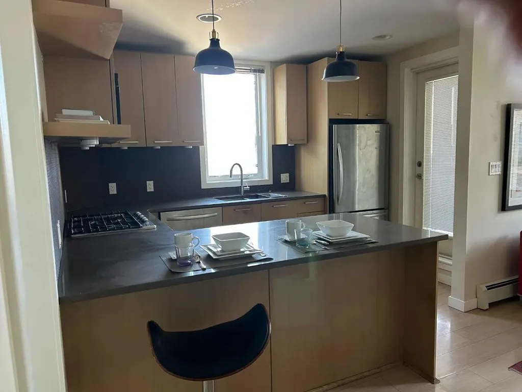 707 4 Street NE Calgary AB T2E 3S7