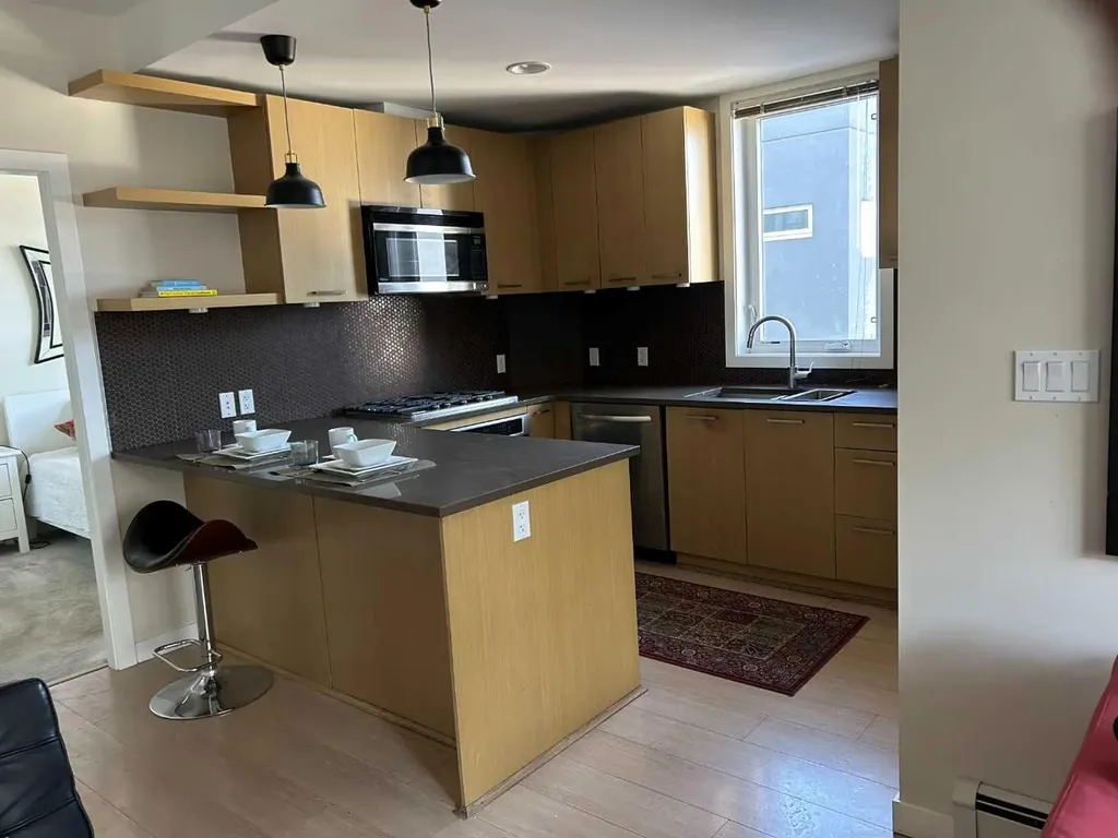 707 4 Street NE Calgary AB T2E 3S7