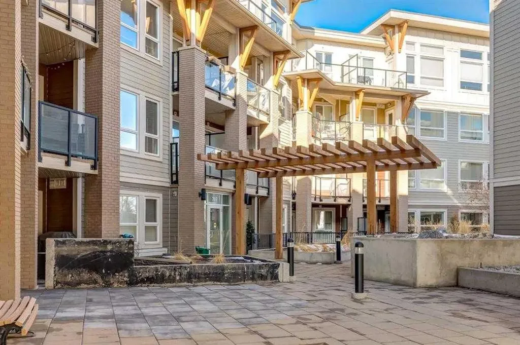 707 4 Street NE Calgary AB T2E 3S7
