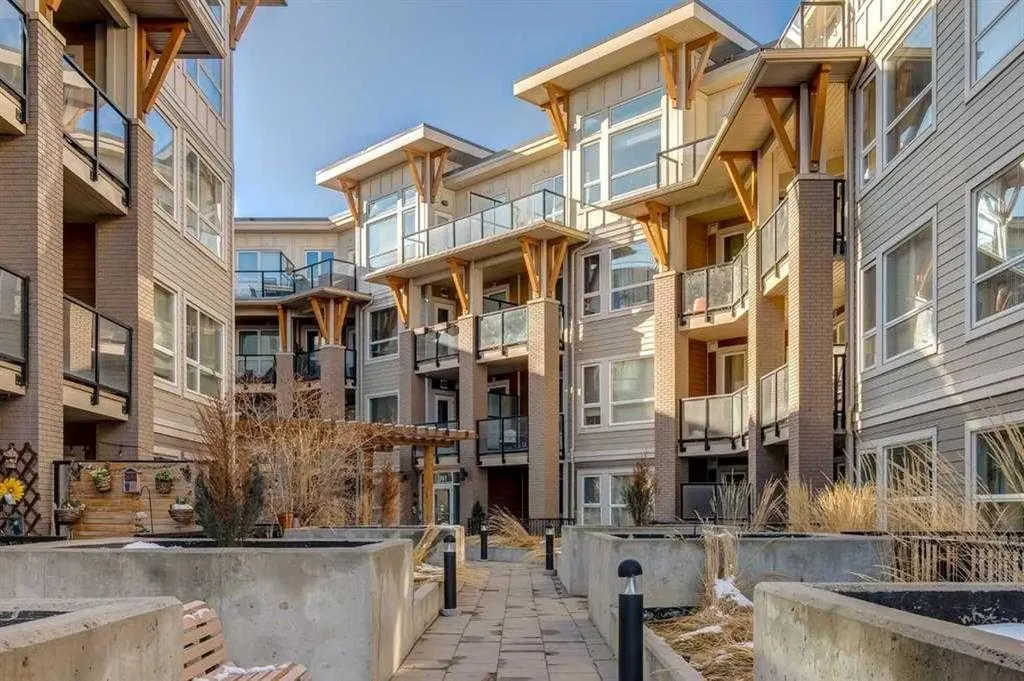 707 4 Street NE Calgary AB T2E 3S7