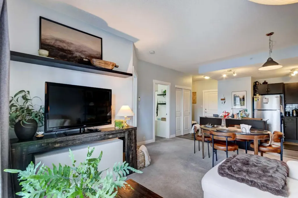 5605 Henwood Street SW Calgary AB T3E 7R2