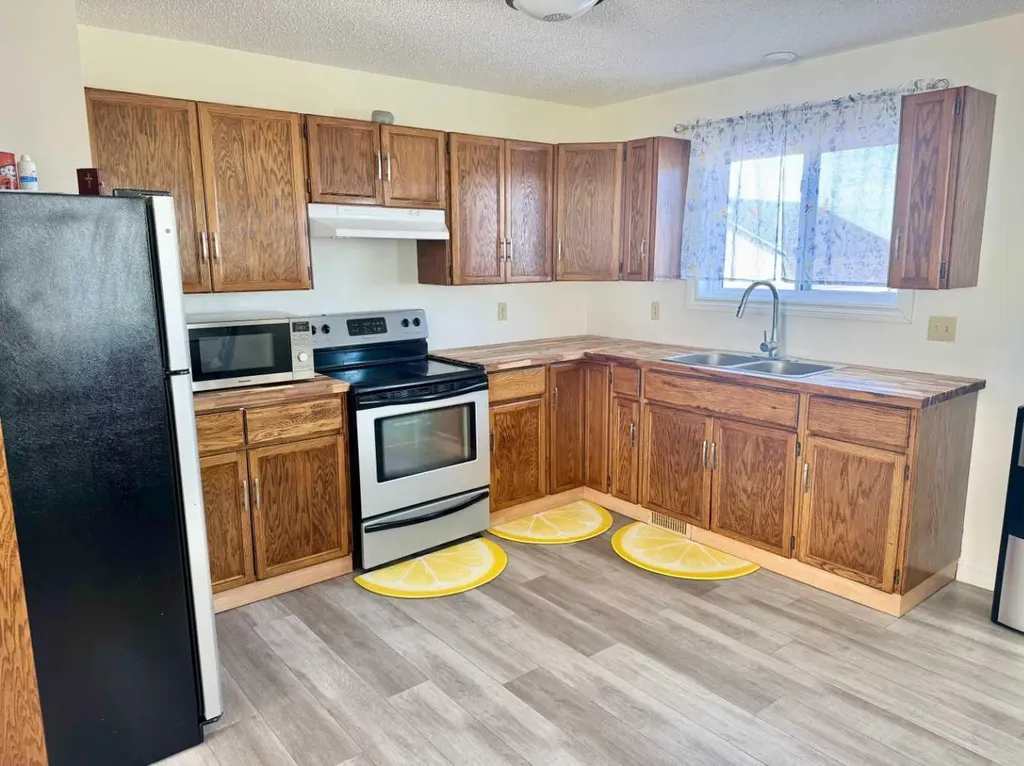 116 Central Avenue NW Falher AB T0H 1M0