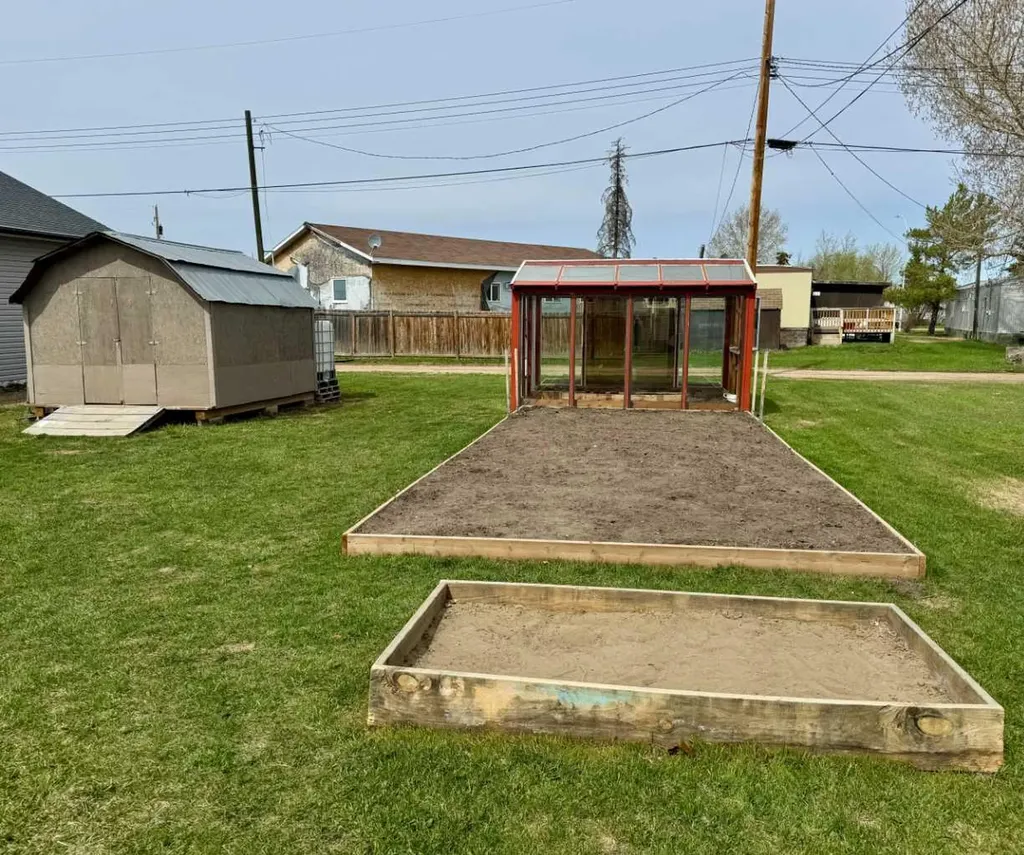 116 Central Avenue NW Falher AB T0H 1M0