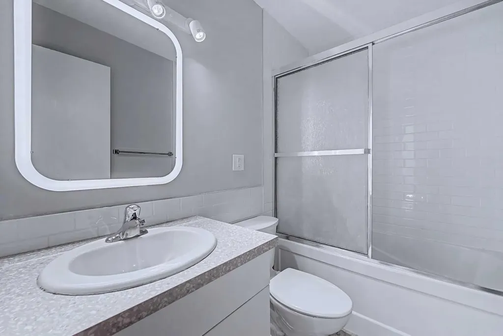 5601 Dalton Drive NW Calgary AB T3A 2E2