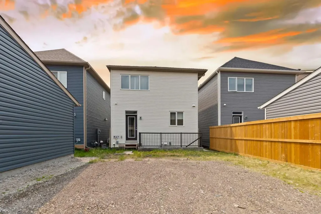 124 Cityspring Way NE Calgary AB T3N 1Z6