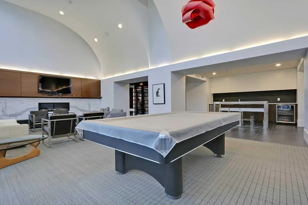 1111 10 Street SW Calgary AB T2R 1E3
