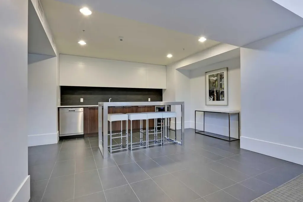 1111 10 Street SW Calgary AB T2R 1E3