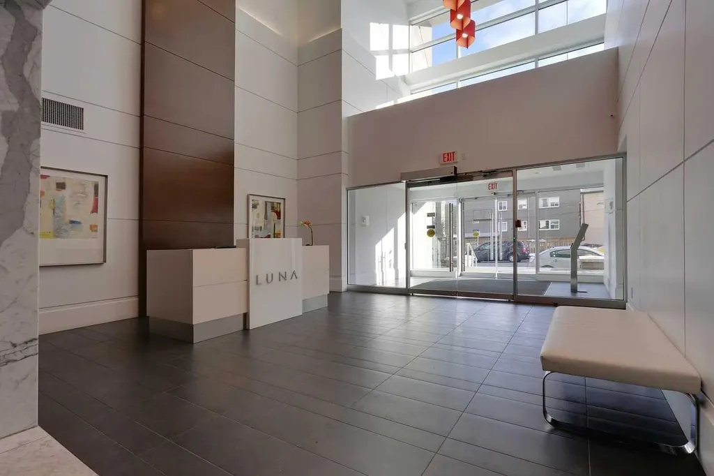 1111 10 Street SW Calgary AB T2R 1E3