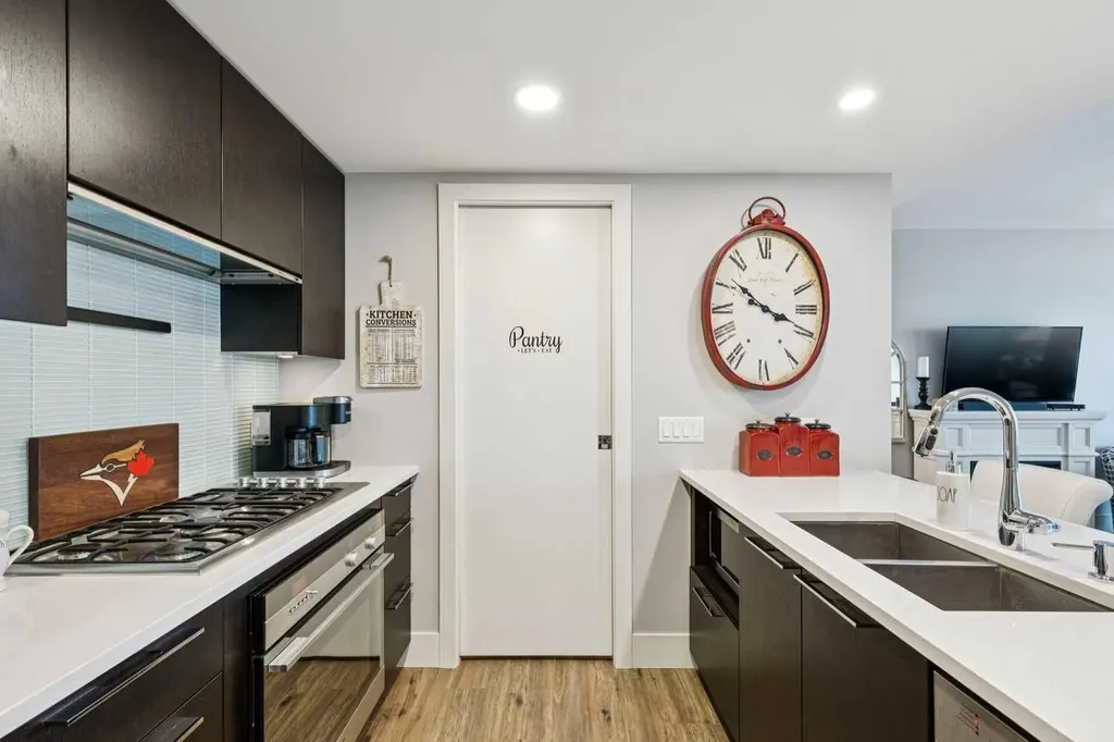 1111 10 Street SW Calgary AB T2R 1E3