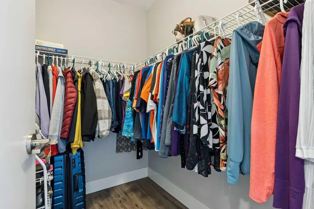 1111 10 Street SW Calgary AB T2R 1E3
