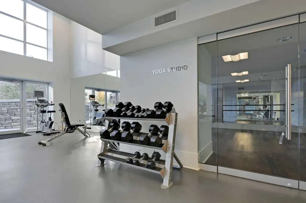 1111 10 Street SW Calgary AB T2R 1E3