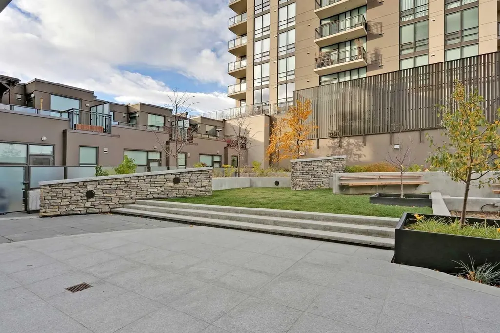 1111 10 Street SW Calgary AB T2R 1E3