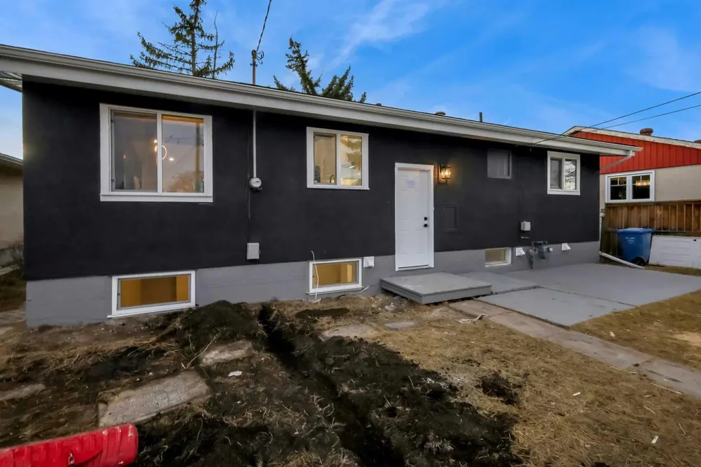 6316 Travois Crescent NW Calgary AB T2K 3S7