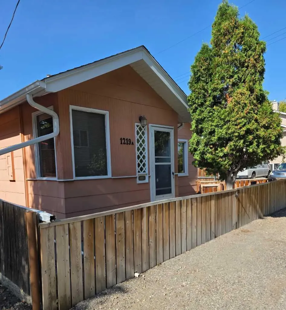 1221 (1219a) 4 Avenue S Lethbridge AB T1J0P9