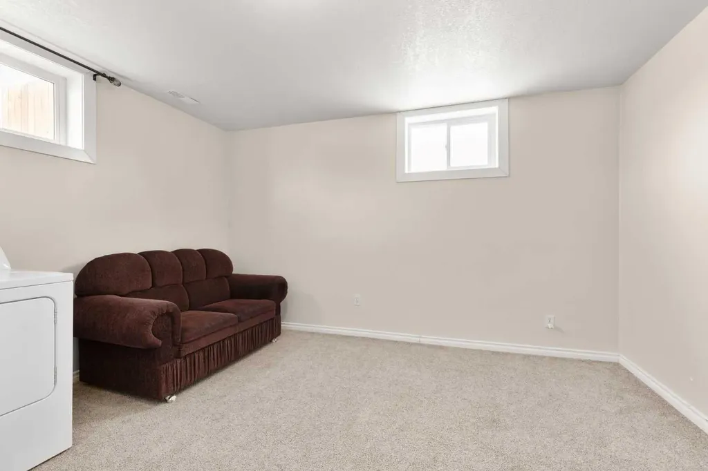 803 2 Avenue W Foremost AB T0K 0X0