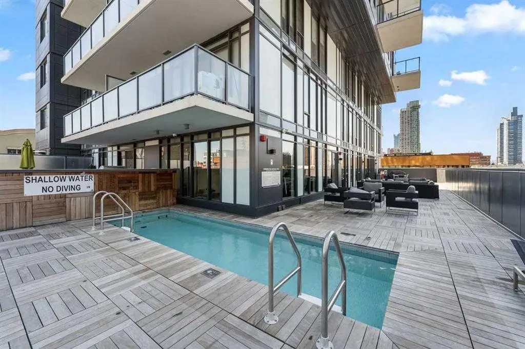 1010 6 Street SW Calgary AB T2R 1B4