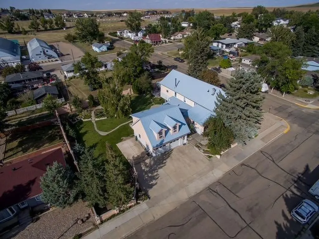 329 2 Avenue NE Milk River AB T0K 1M0