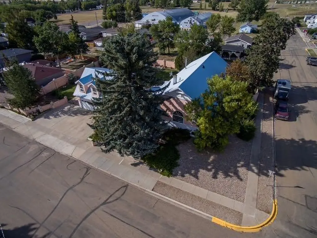329 2 Avenue NE Milk River AB T0K 1M0