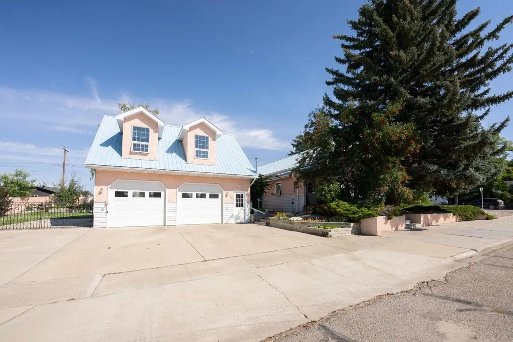 329 2 Avenue NE Milk River AB T0K 1M0