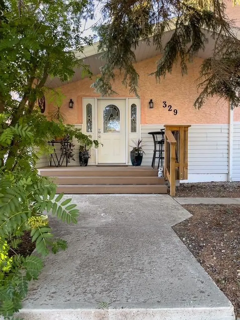 329 2 Avenue NE Milk River AB T0K 1M0