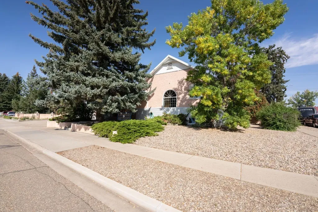 329 2 Avenue NE Milk River AB T0K 1M0