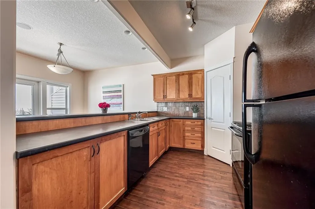 144 Rocky Vista Terrace NW Calgary AB T3G 5G7