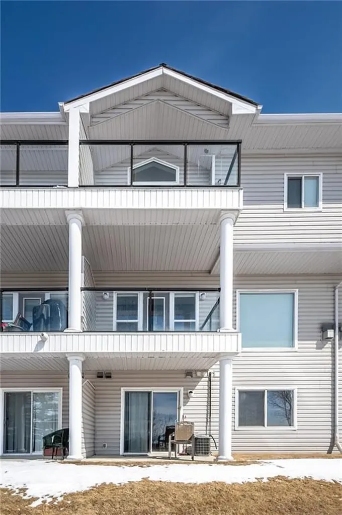 144 Rocky Vista Terrace NW Calgary AB T3G 5G7