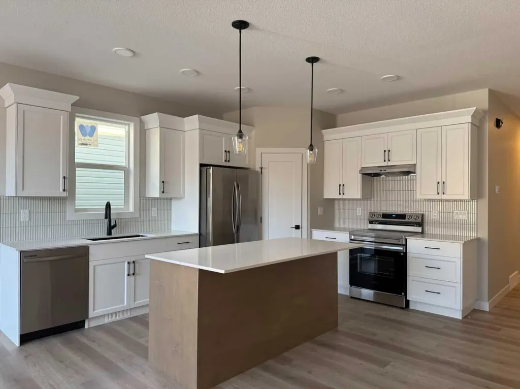 7 Gray Close Sylvan Lake AB T4S 0W4