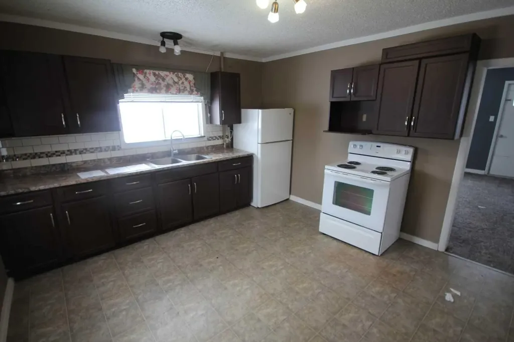 4709 46 Street Sylvan Lake AB T4S 1G6