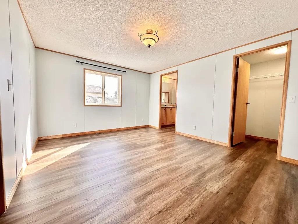 318-349 Railway Avenue Duchess AB T0J 0Z0