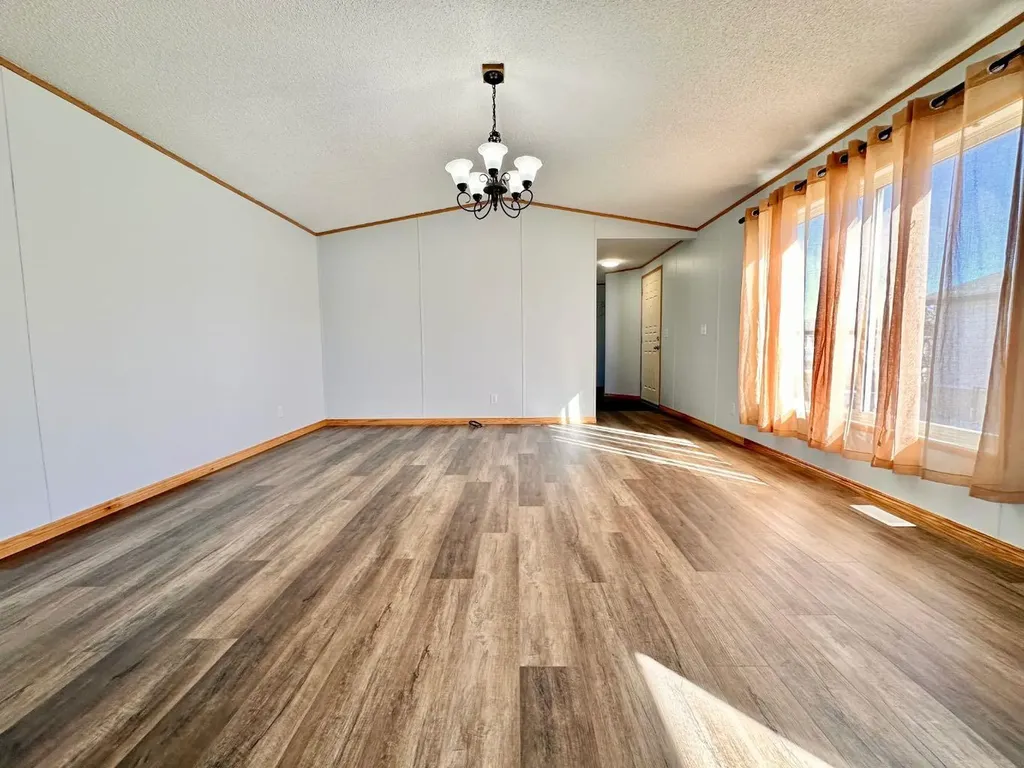 318-349 Railway Avenue Duchess AB T0J 0Z0