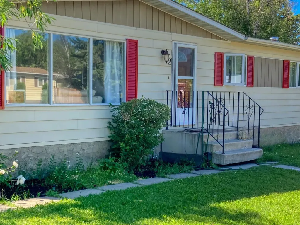 62 Parkland Drive Sylvan Lake AB T4S 1J2
