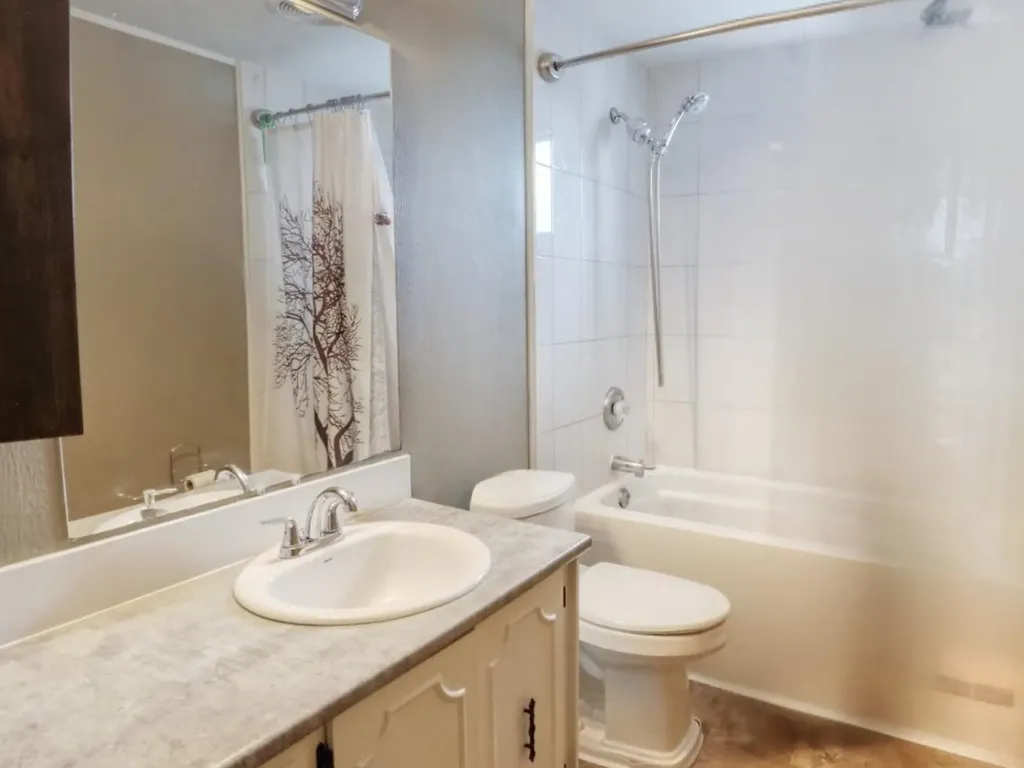 62 Parkland Drive Sylvan Lake AB T4S 1J2