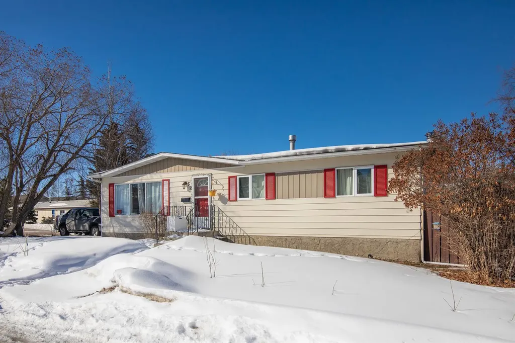 62 Parkland Drive Sylvan Lake AB T4S 1J2